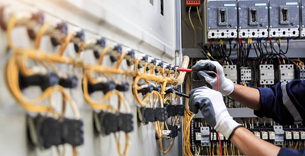 Professional Electrician technician working in Urbana, IA